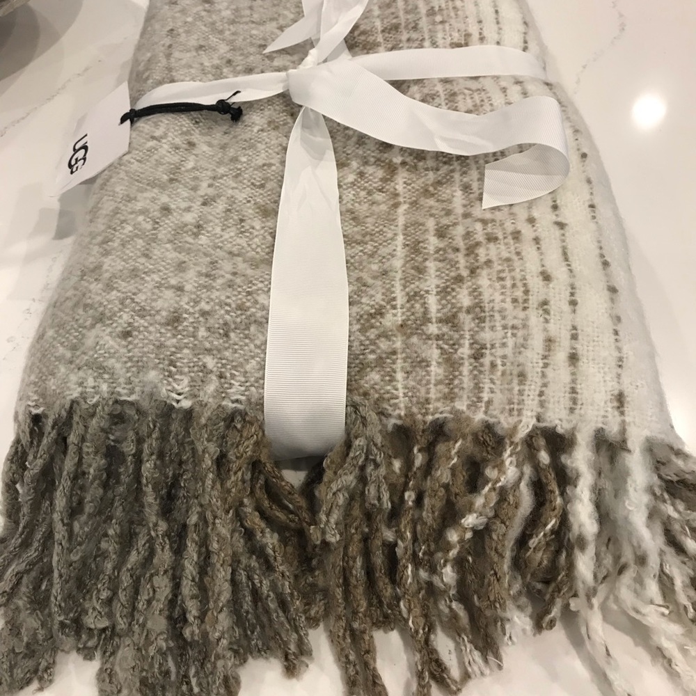 UGG NWT Emory Stitch Stripe Throw Blanket - Picture 2 of 6